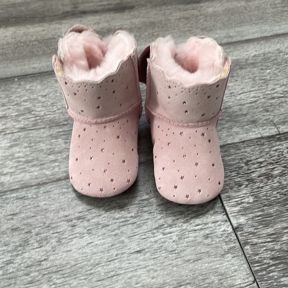 UGG boots with metallic stars and bows on the back - Picture 2 of 11